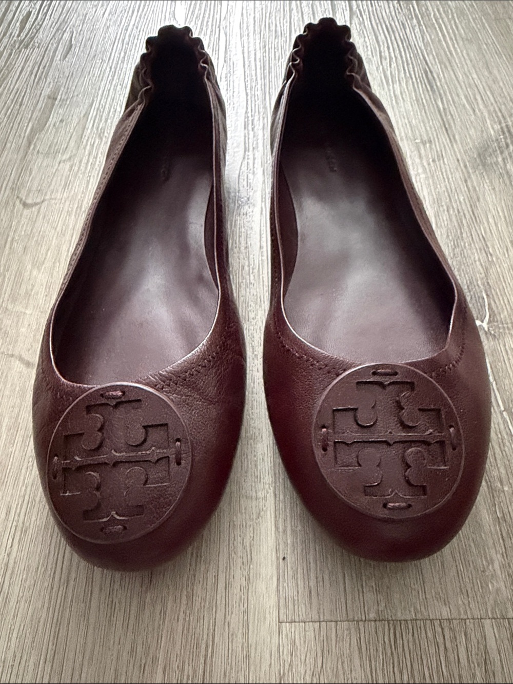 Tory Butch Women's burgundy Leather Ballet Flats with Tory logo Medallion